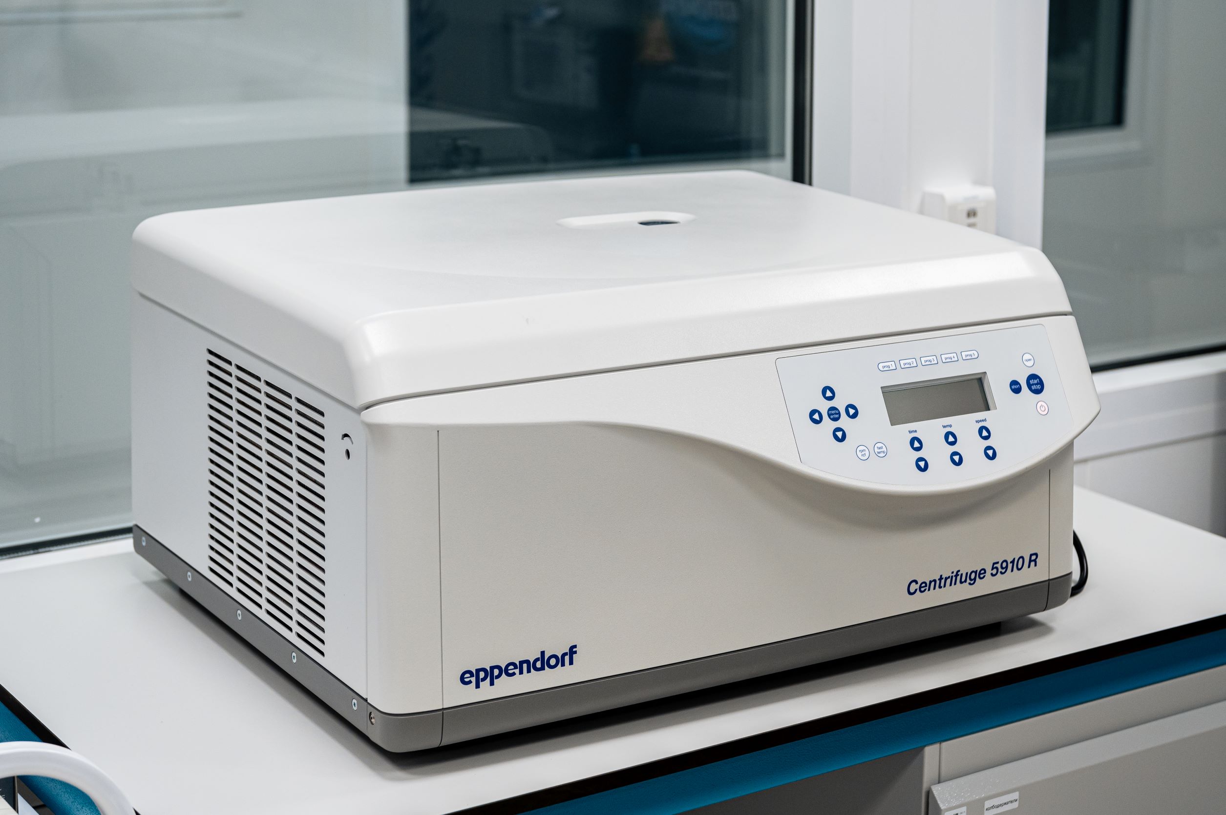 Центрифуга EPPENDORF Centrifuge 5910 R (О1260)