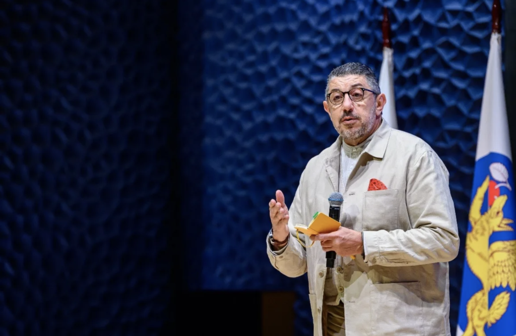 «Архитектура должна соединять людей»: в Сириусе выступил профессор архитектуры Али Альрауф