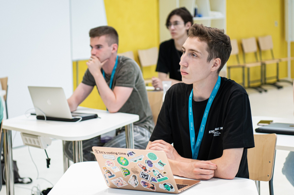 Безопасность технологий ИИ: от разработки до эксплуатации