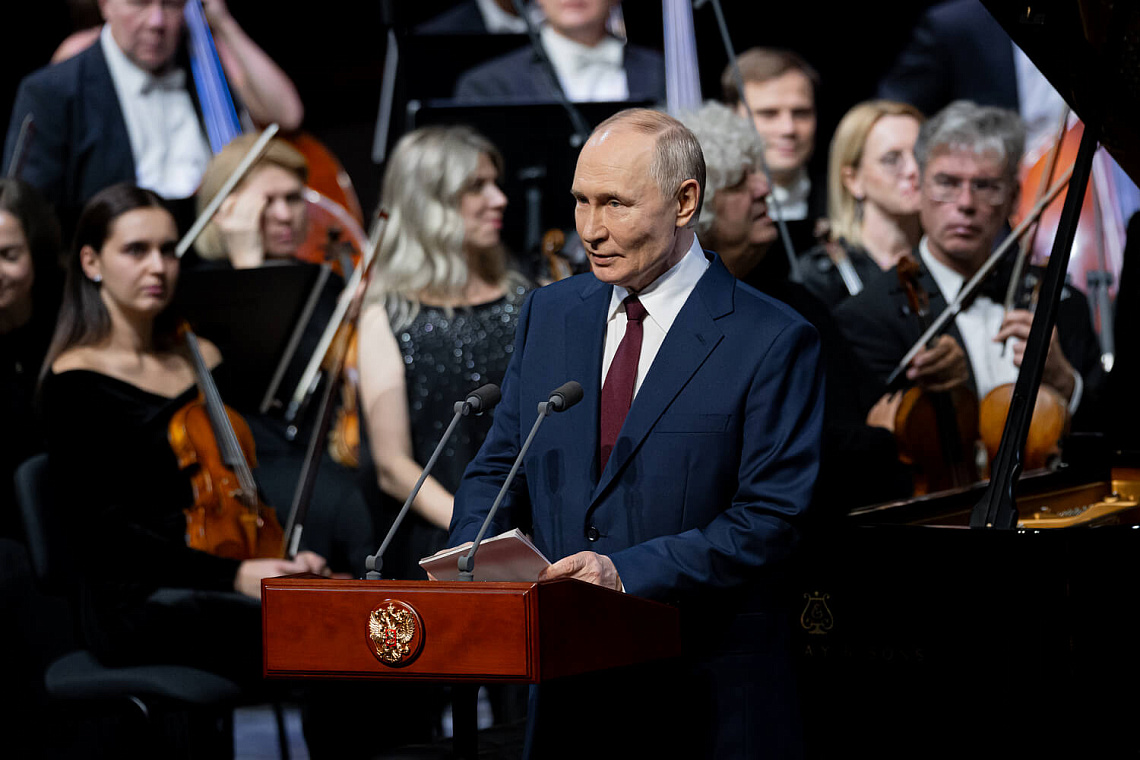 Владимир Путин поздравил Сириус с 10-летием со сцены нового Концертного центра Владимир Путин поздравил Сириус с 10-летием со сцены нового Концертного центра